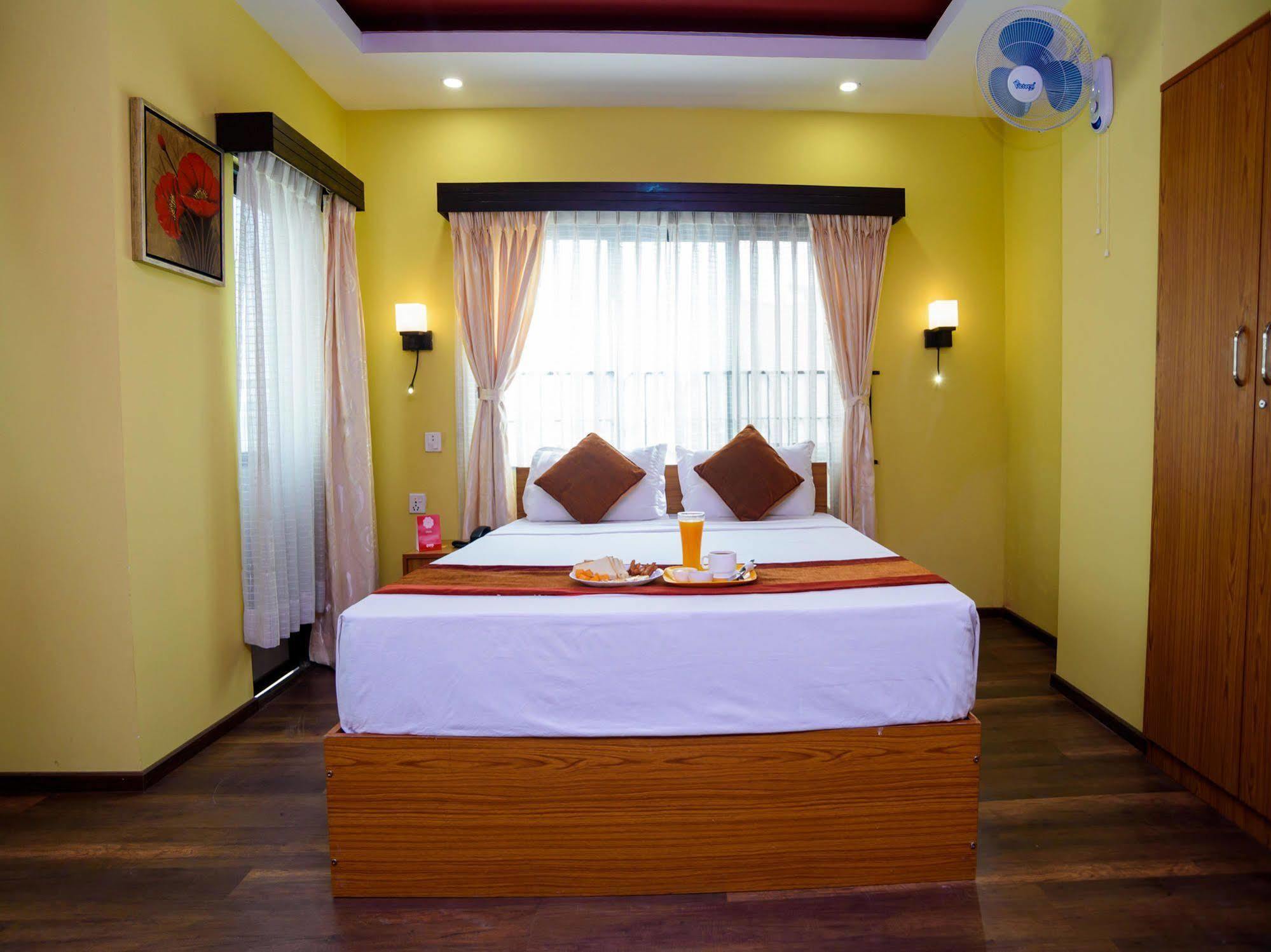 Oyo 105 Hotel Travel Inn Катманду Екстериор снимка
