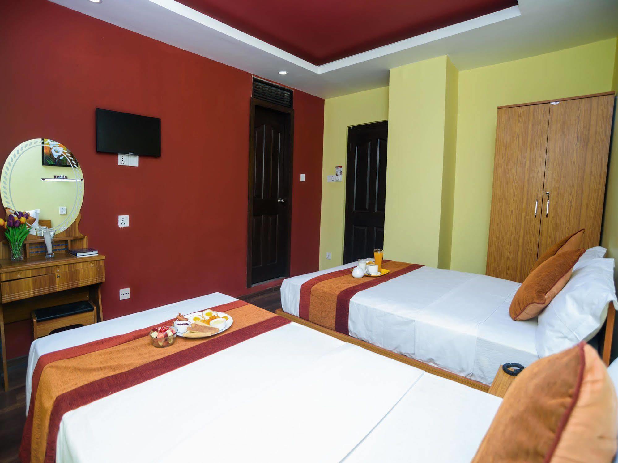 Oyo 105 Hotel Travel Inn Катманду Екстериор снимка