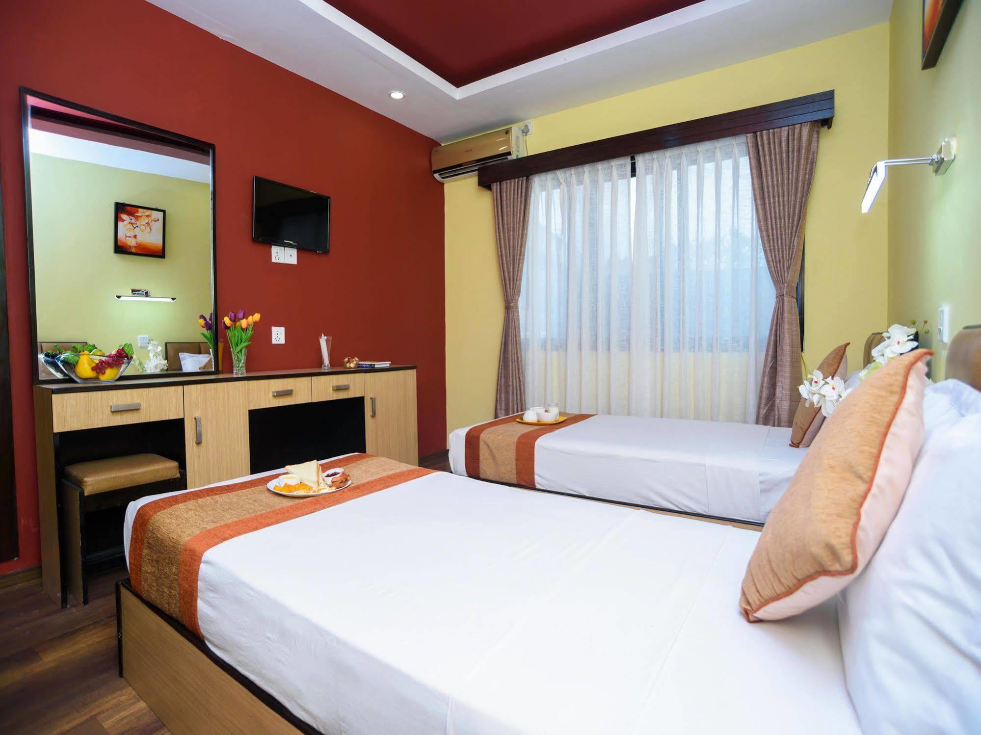 Oyo 105 Hotel Travel Inn Катманду Екстериор снимка