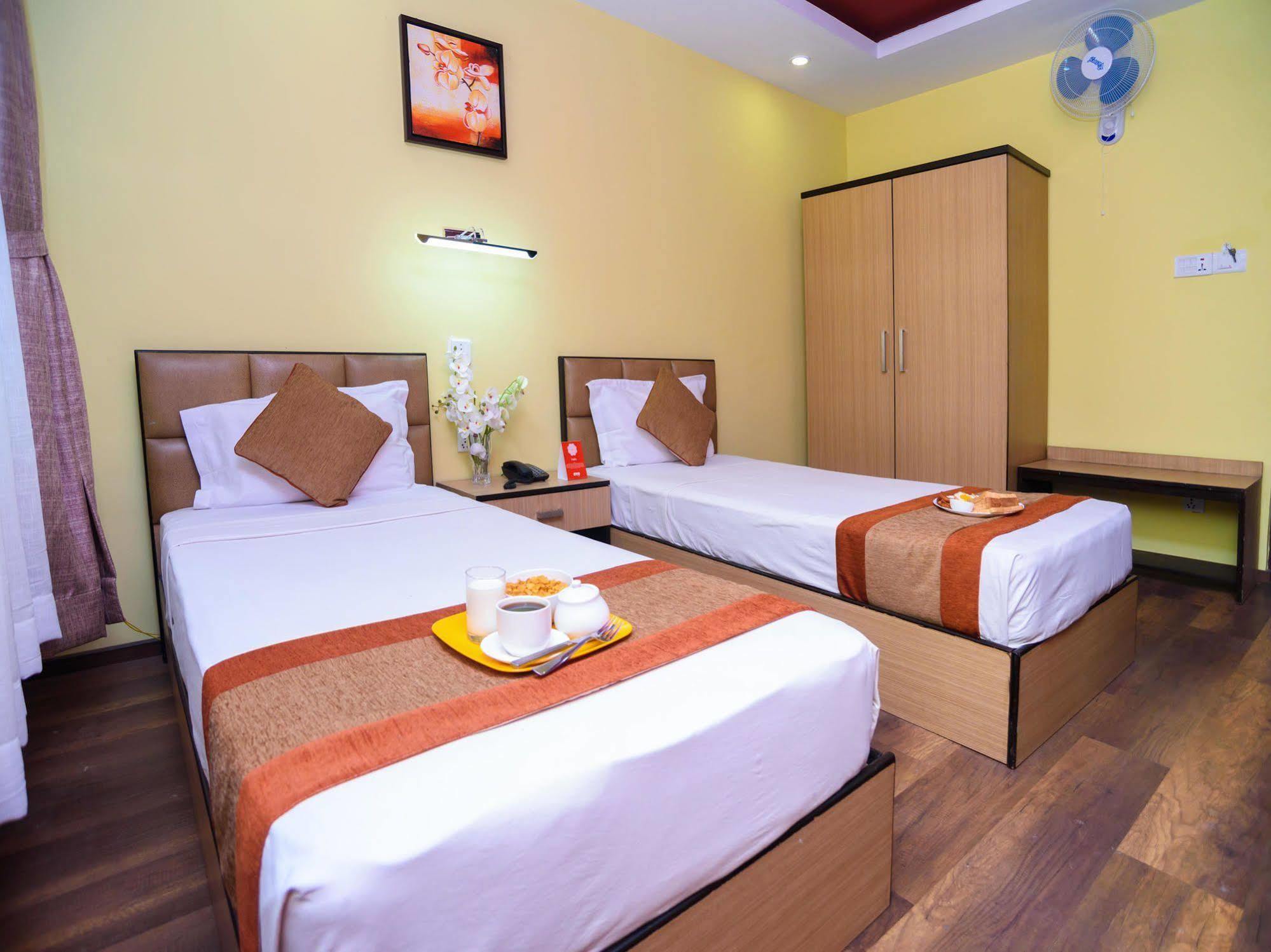 Oyo 105 Hotel Travel Inn Катманду Екстериор снимка