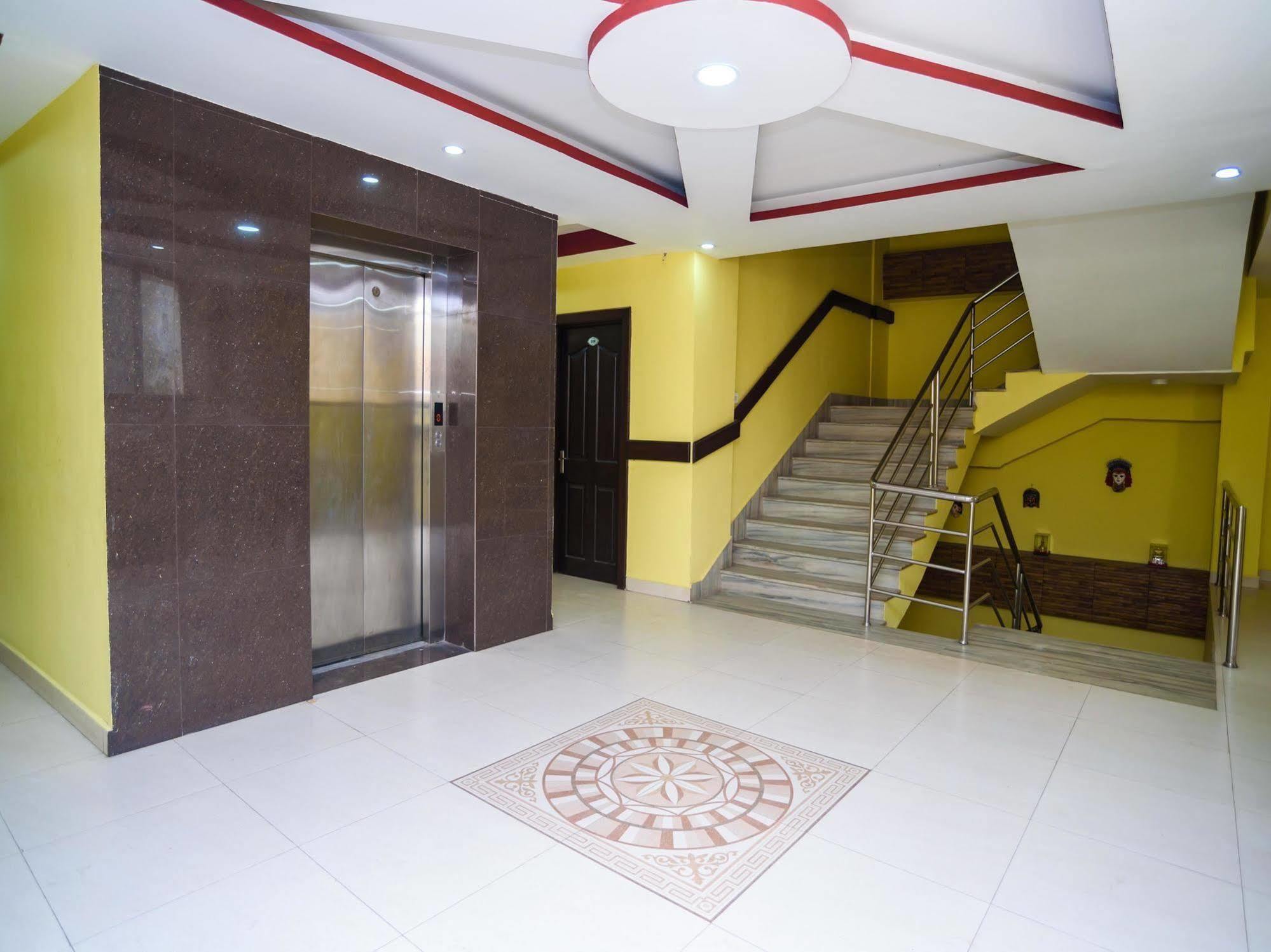 Oyo 105 Hotel Travel Inn Катманду Екстериор снимка